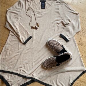 Chelsea & Theodore tan sweater size medium